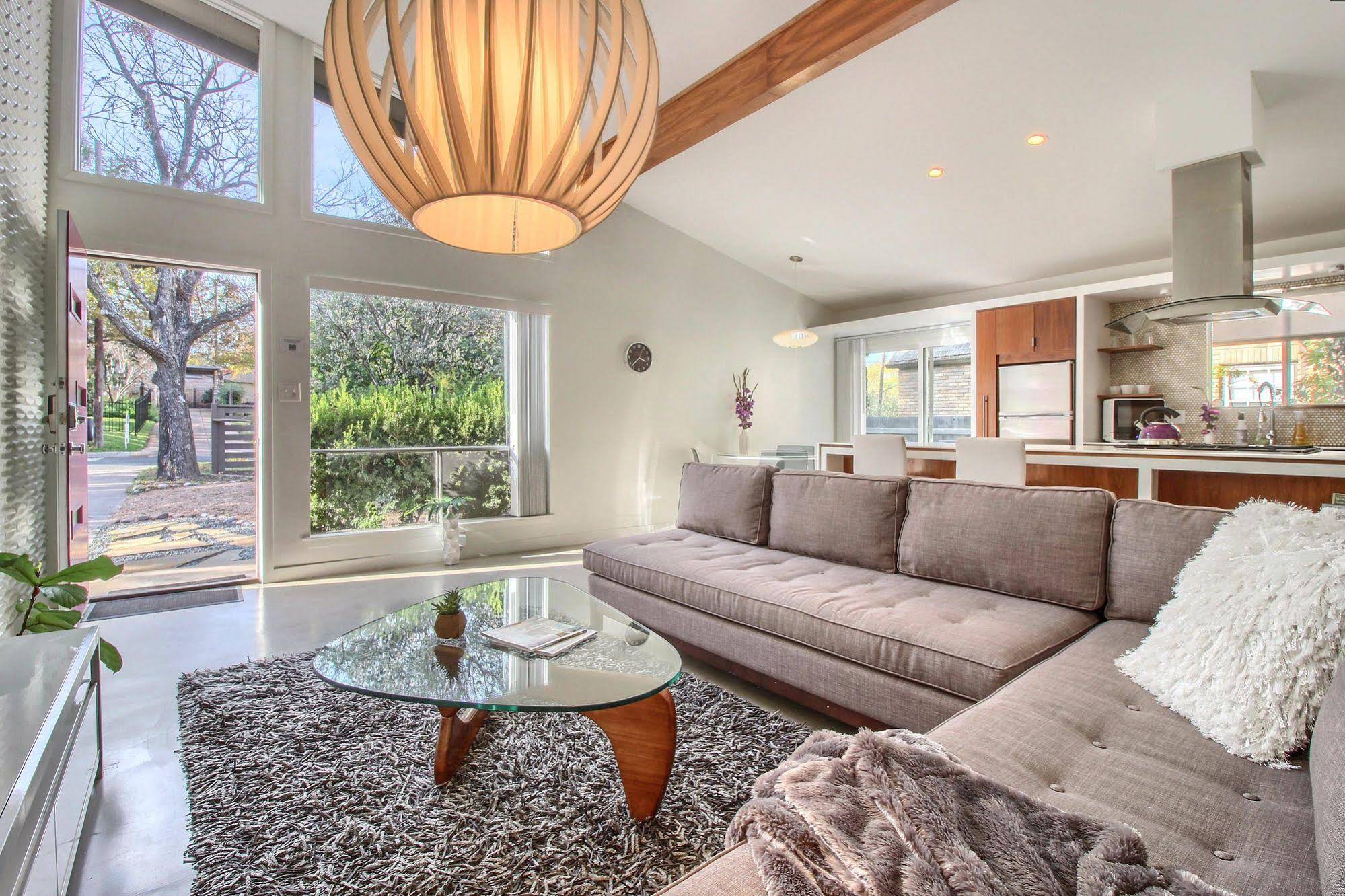 Travis Heights Modern 1
