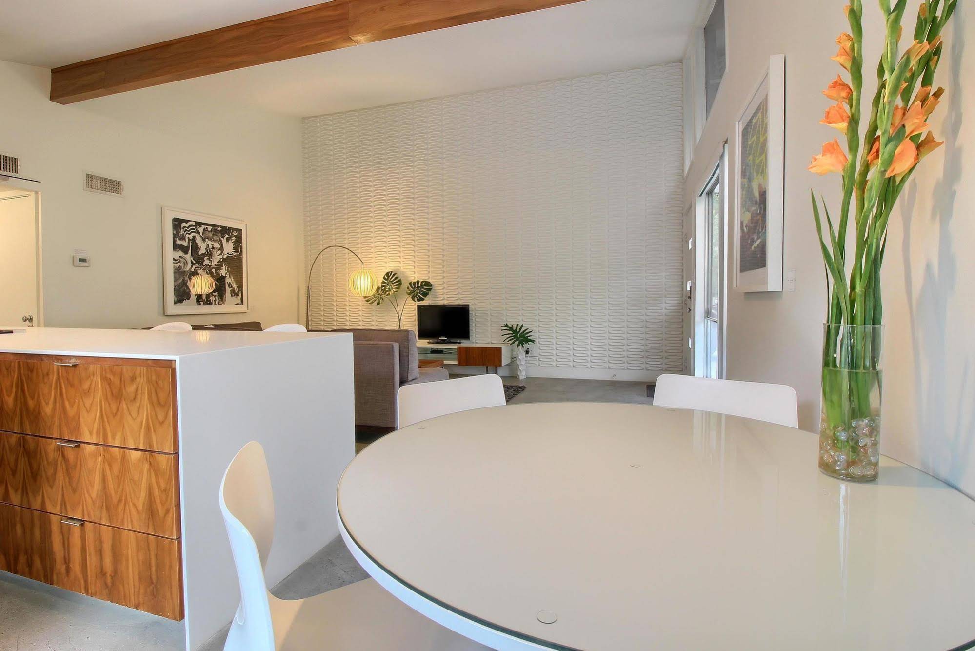 Travis Heights Modern 1