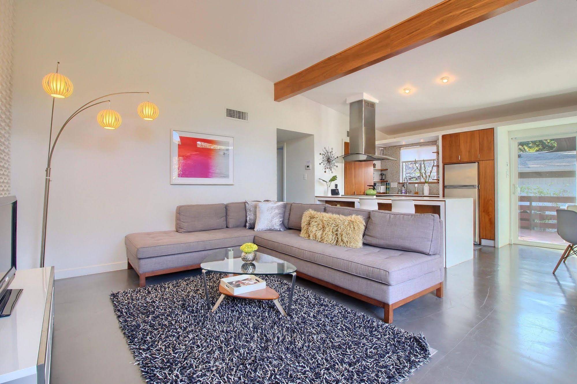 Travis Heights Modern 1