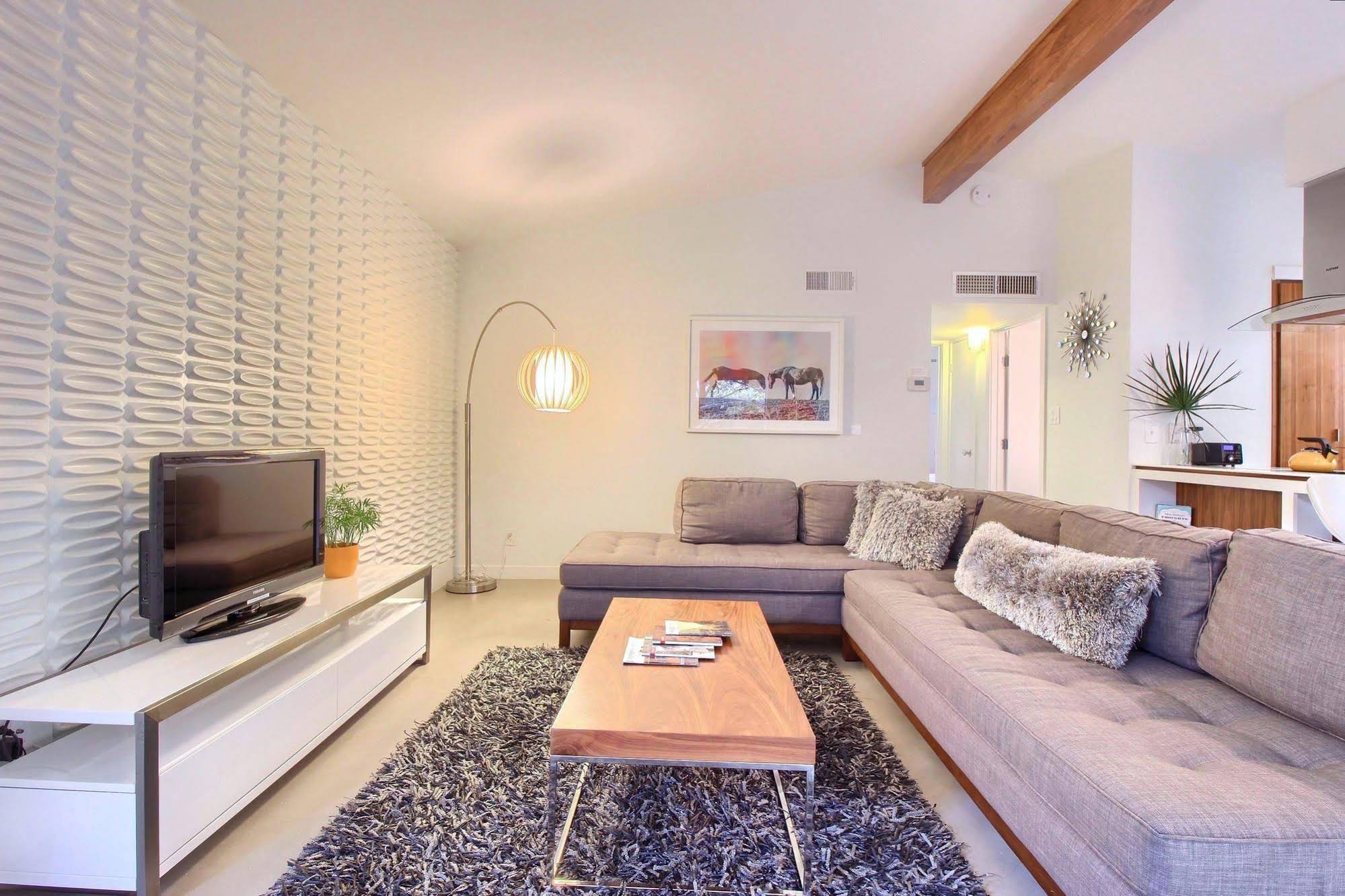 Travis Heights Modern 1