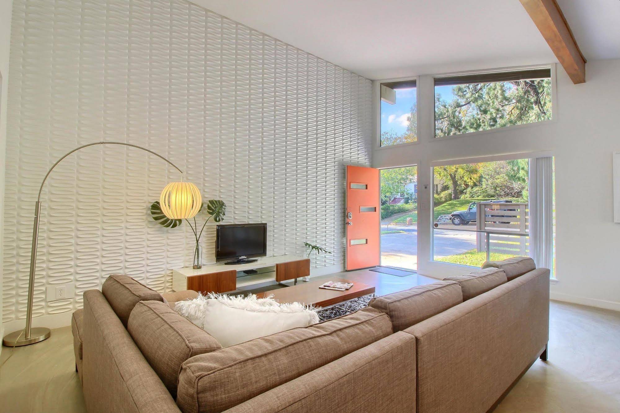 Travis Heights Modern 1
