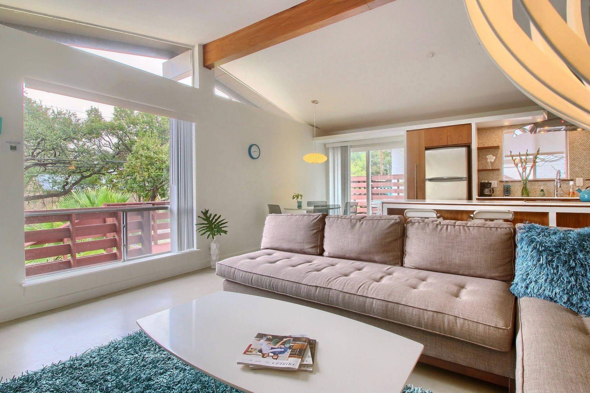 Travis Heights Modern 1