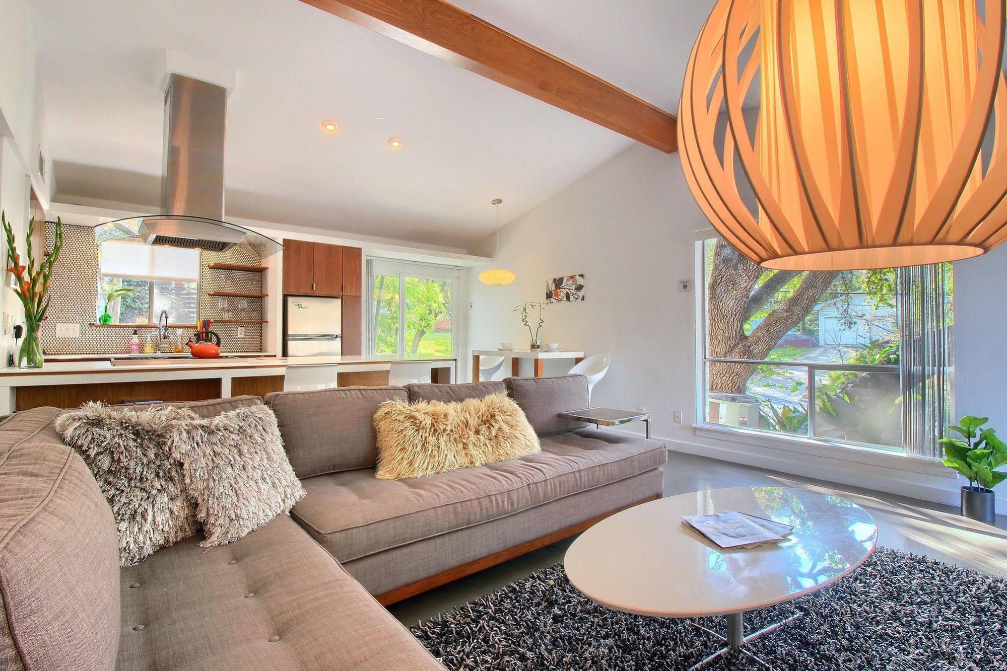 Travis Heights Modern 1