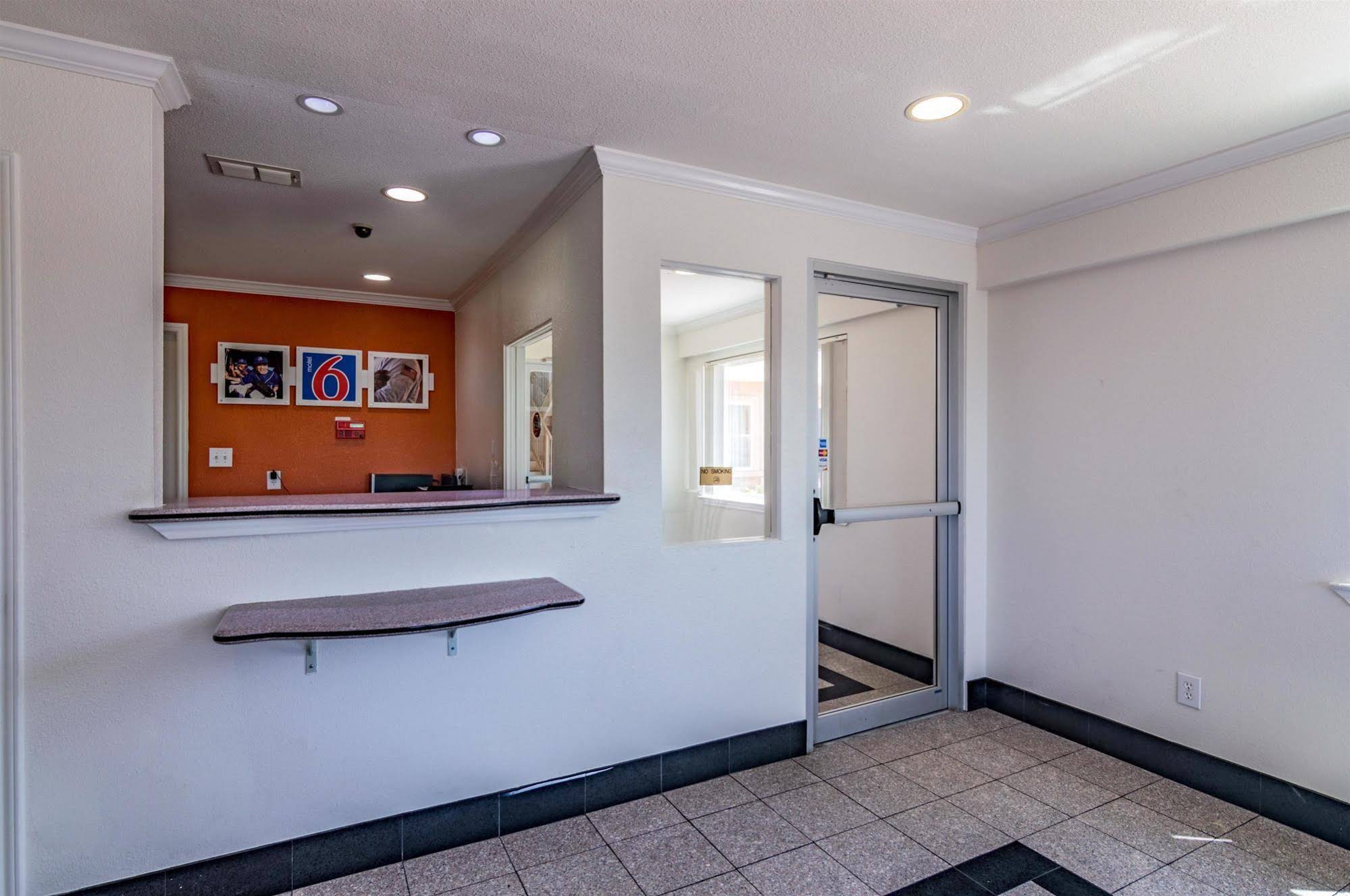 Motel 6 Azle