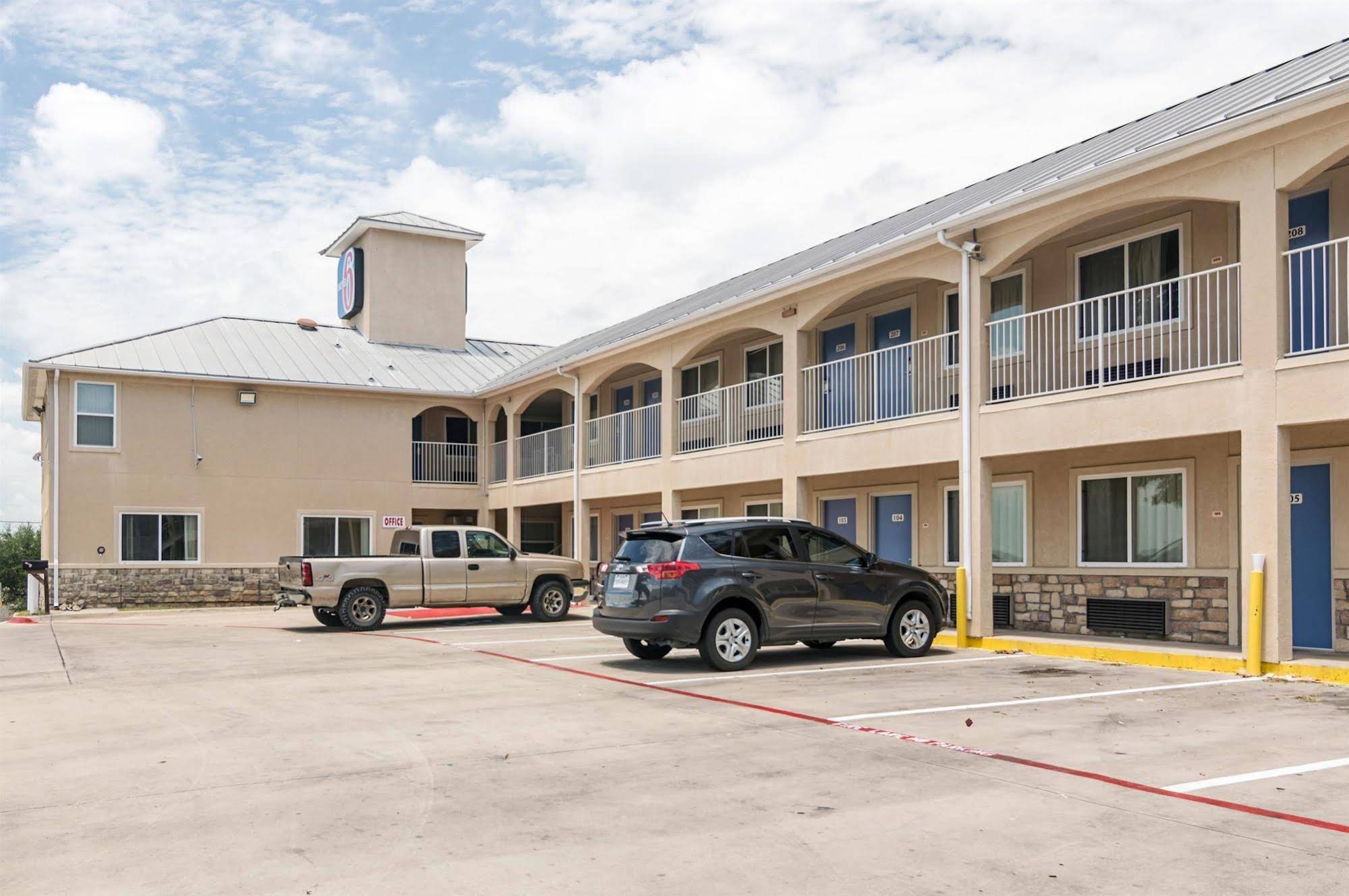 Motel 6 Azle