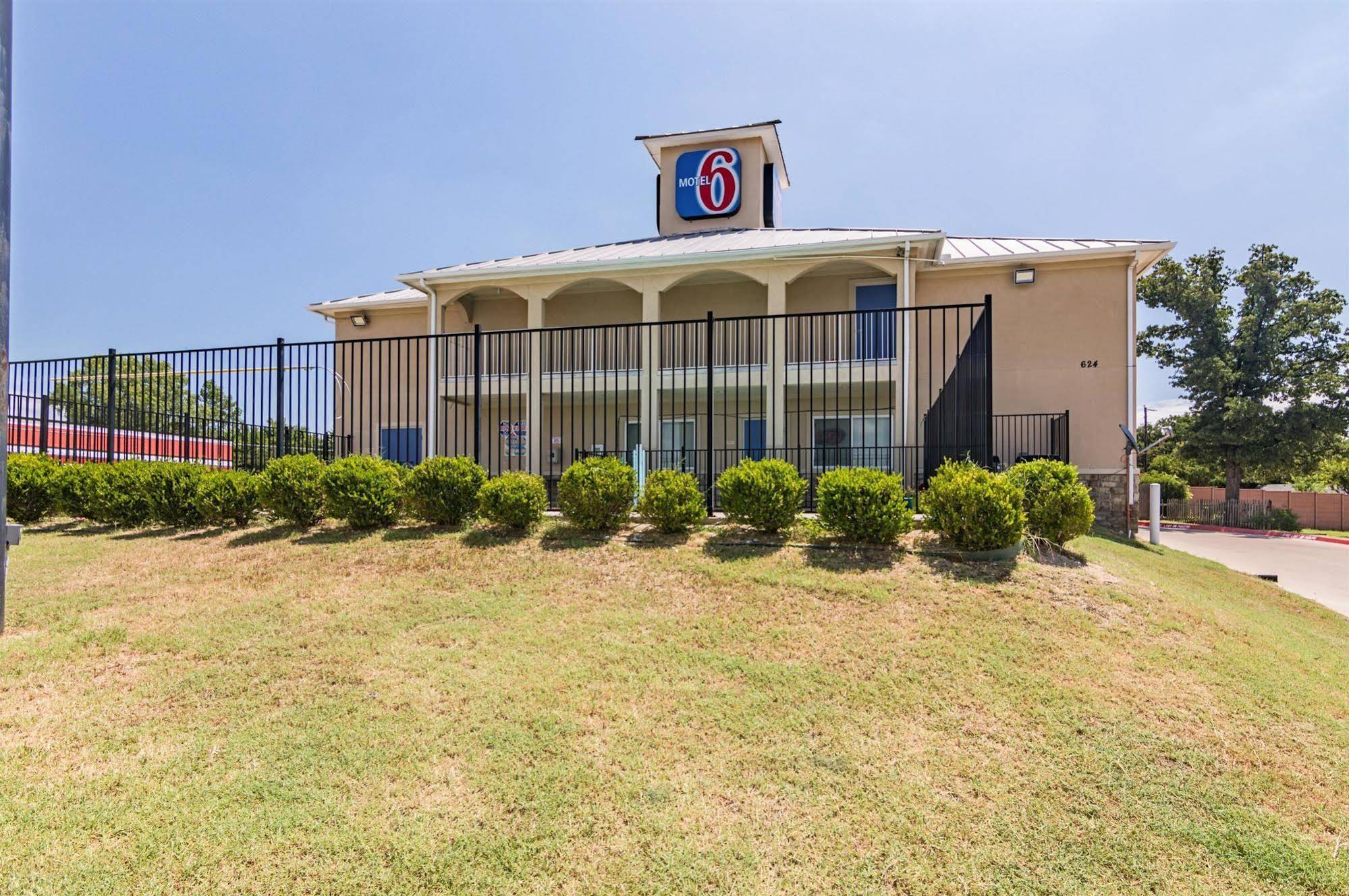 Motel 6 Azle