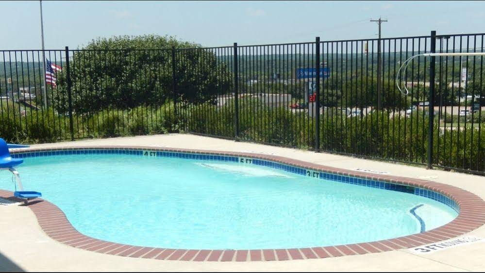 Motel 6 Azle