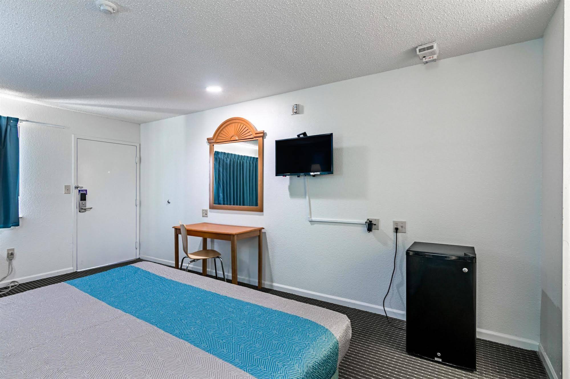 Motel 6 Azle