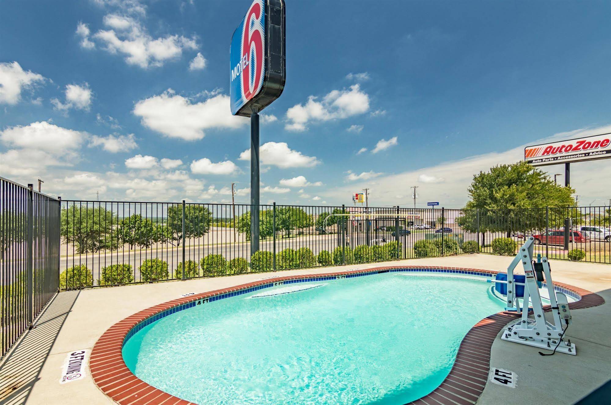 Motel 6 Azle