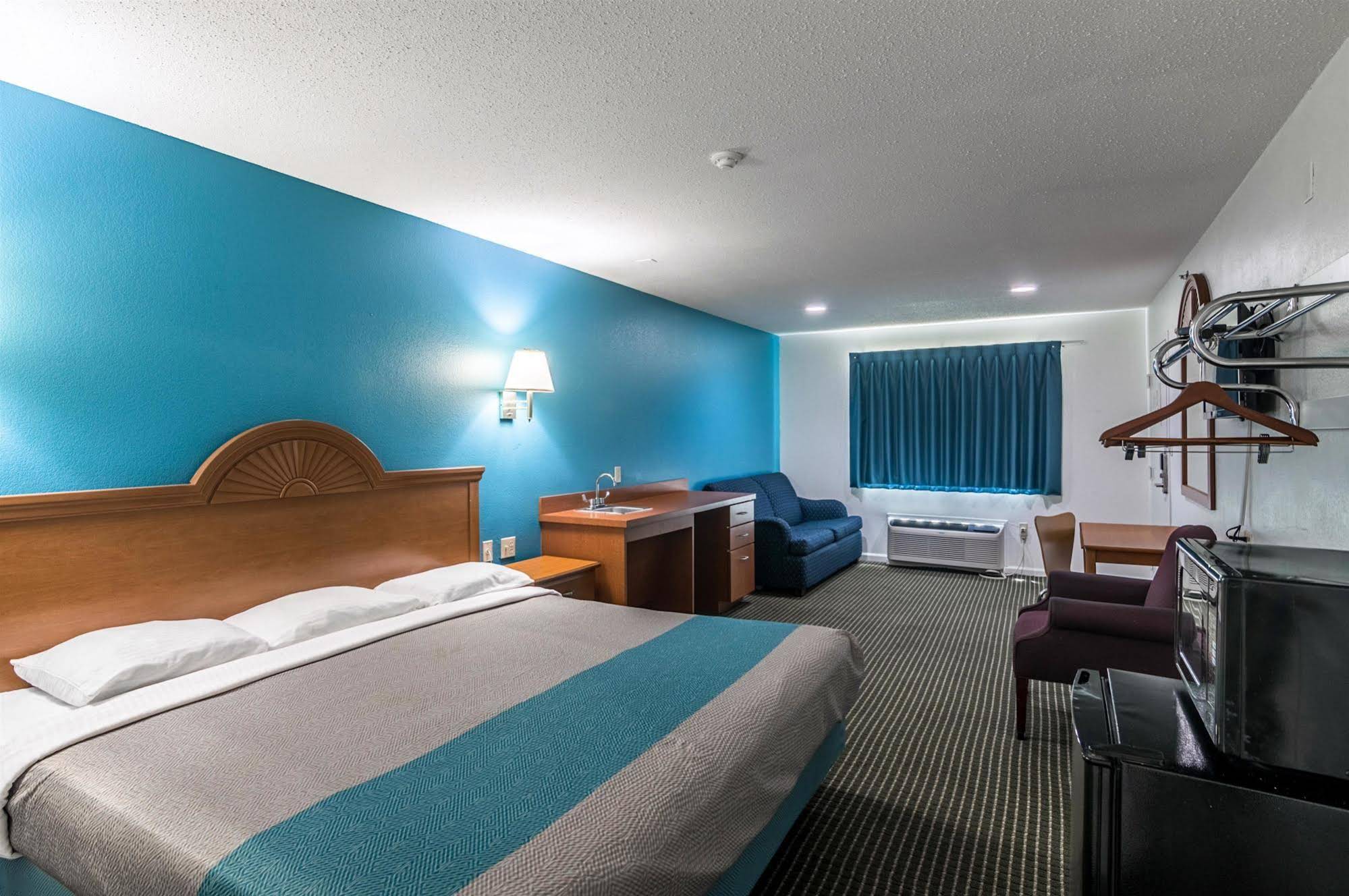Motel 6 Azle