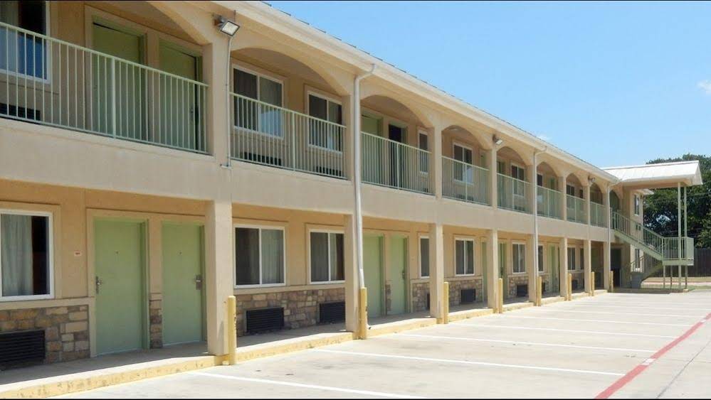 Motel 6 Azle