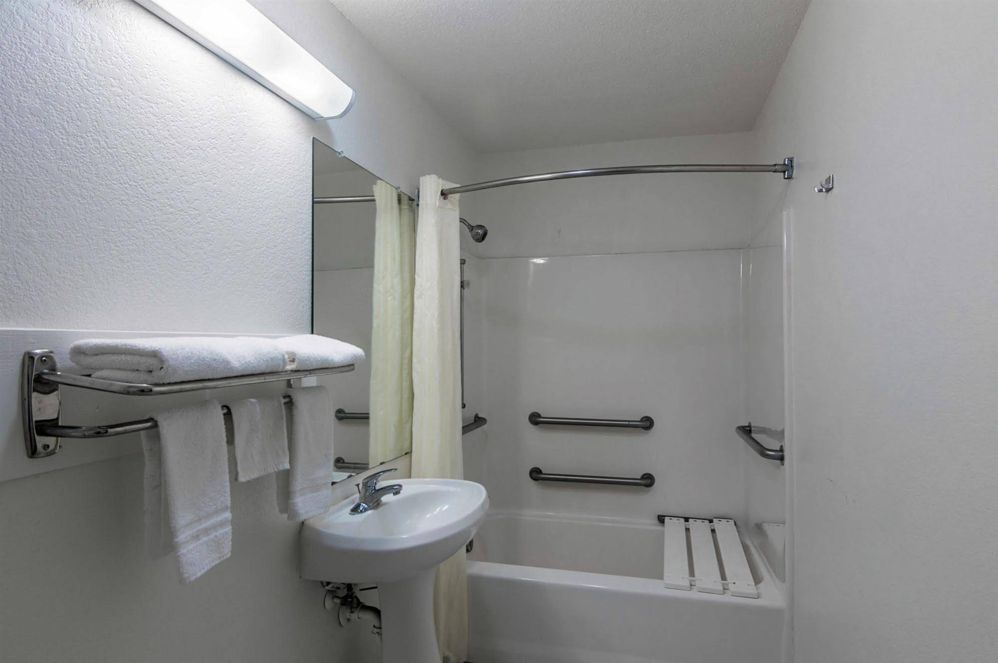 Motel 6 Azle