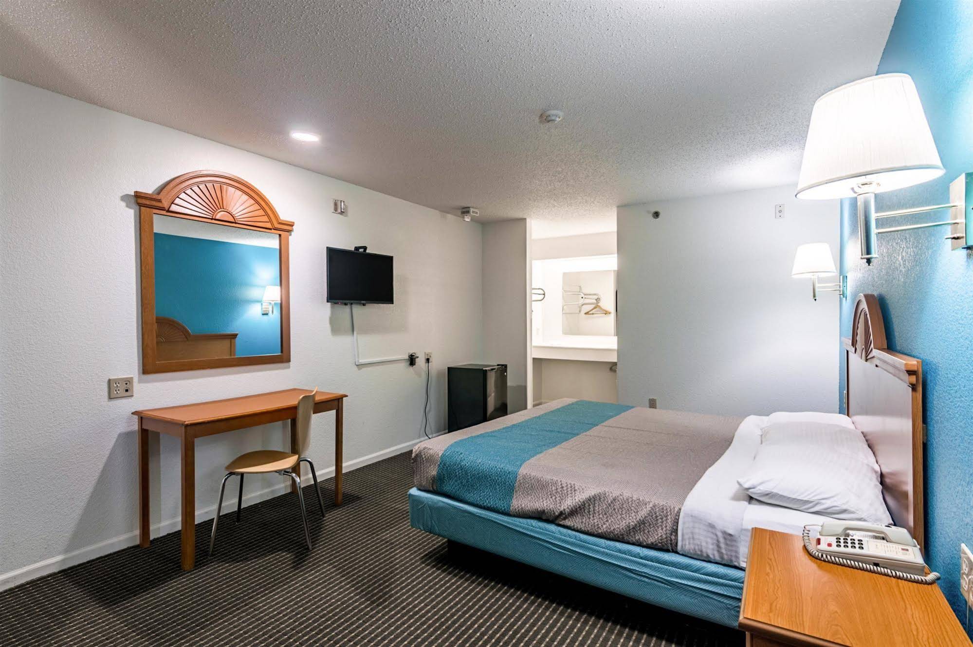 Motel 6 Azle