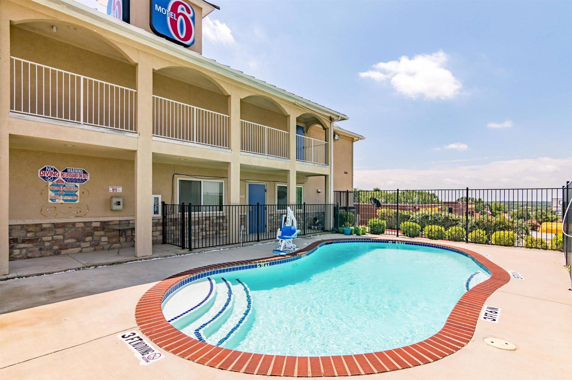 Motel 6 Azle