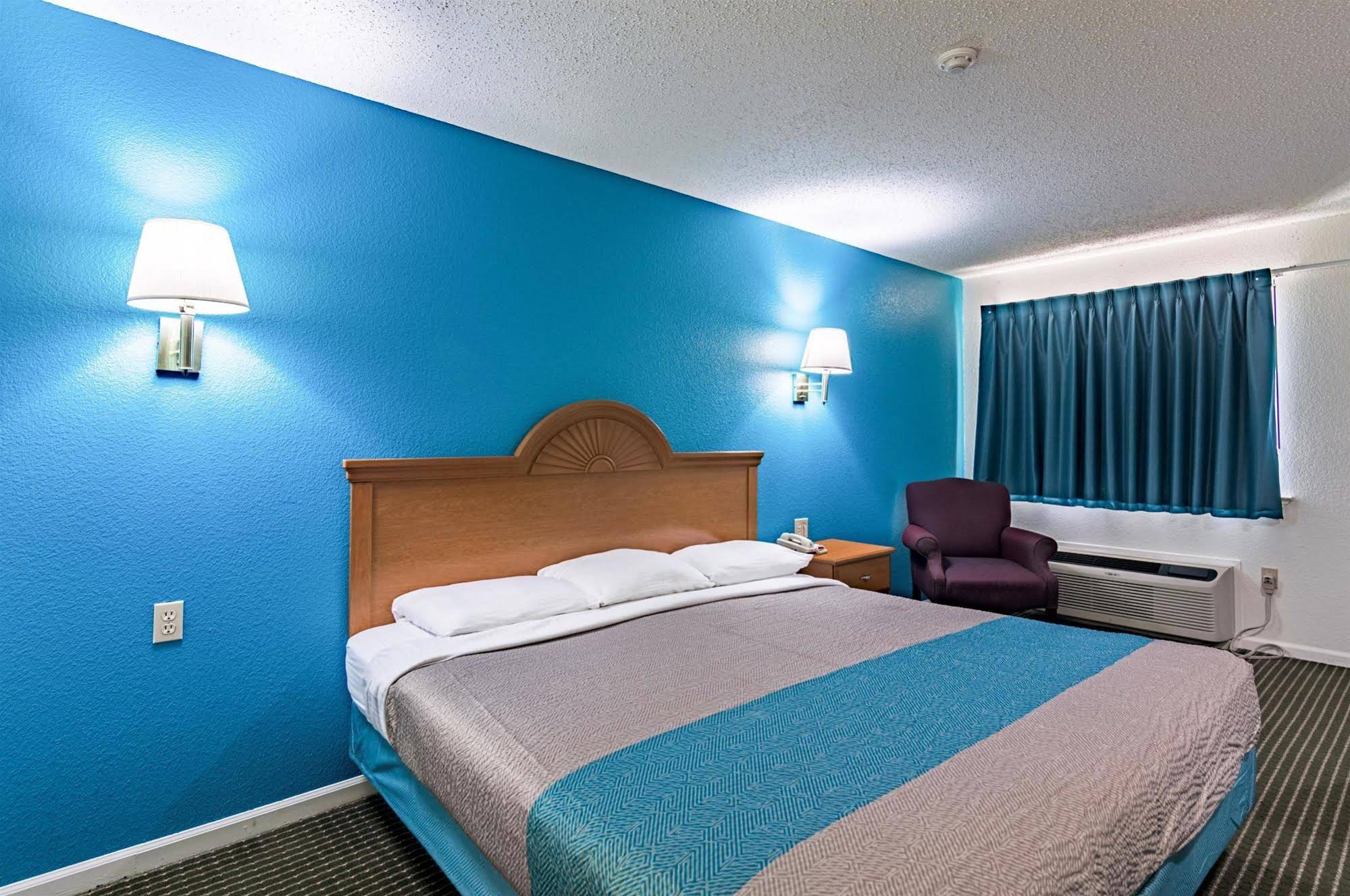 Motel 6 Azle