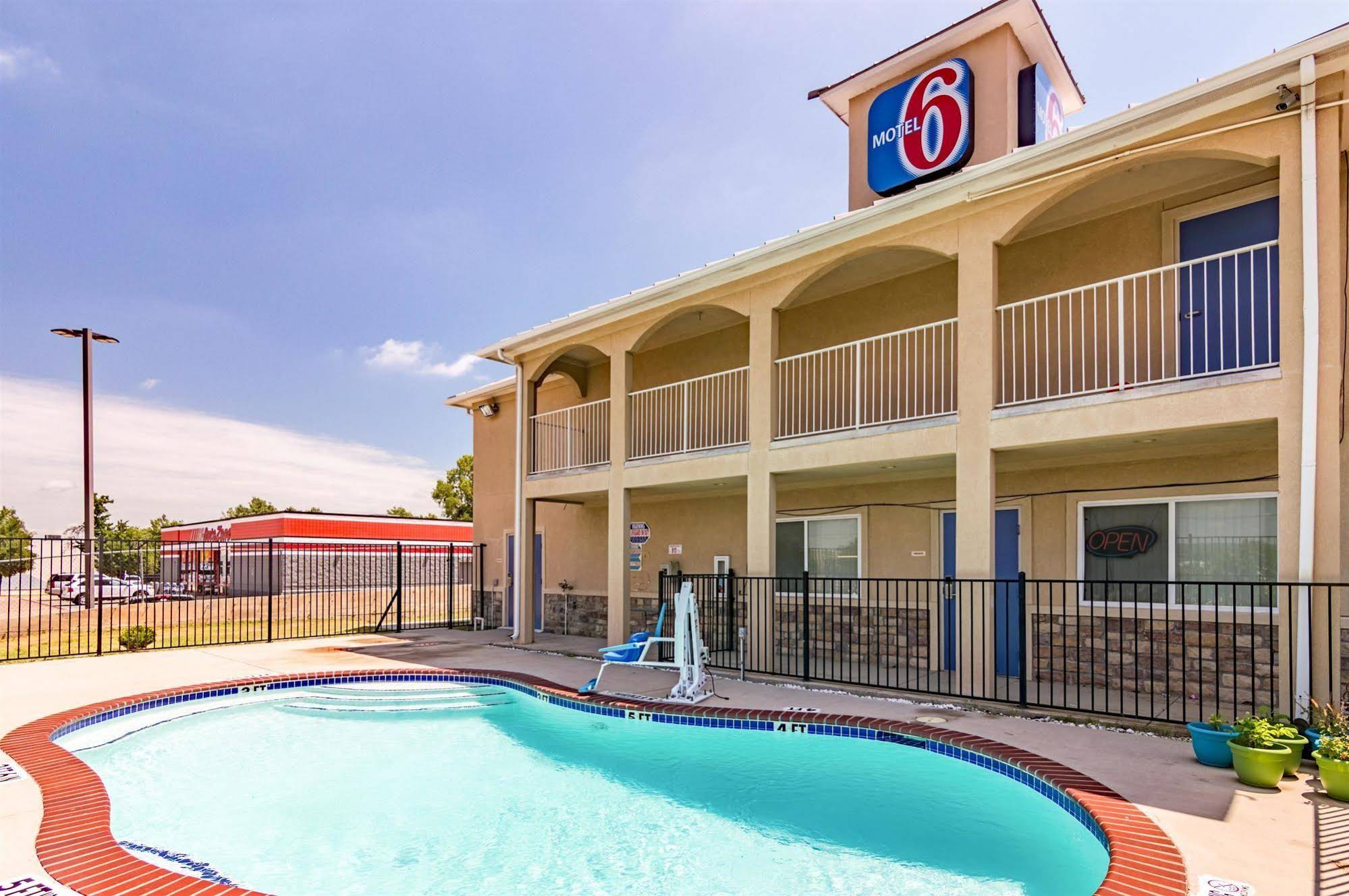 Motel 6 Azle