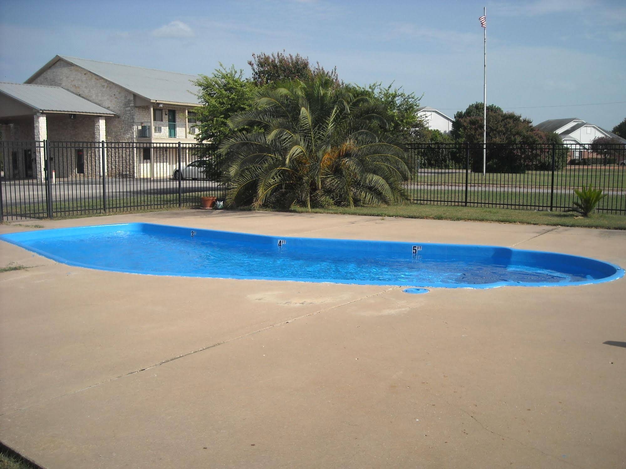 Bastrop Inn