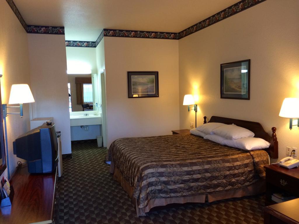 Super 8 by Wyndham Bastrop TX