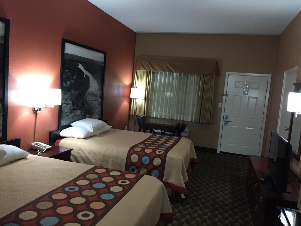 Super 8 by Wyndham Bastrop TX