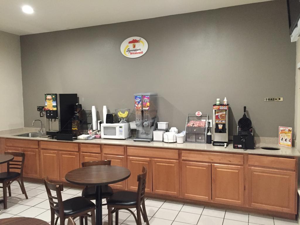 Super 8 by Wyndham Bastrop TX