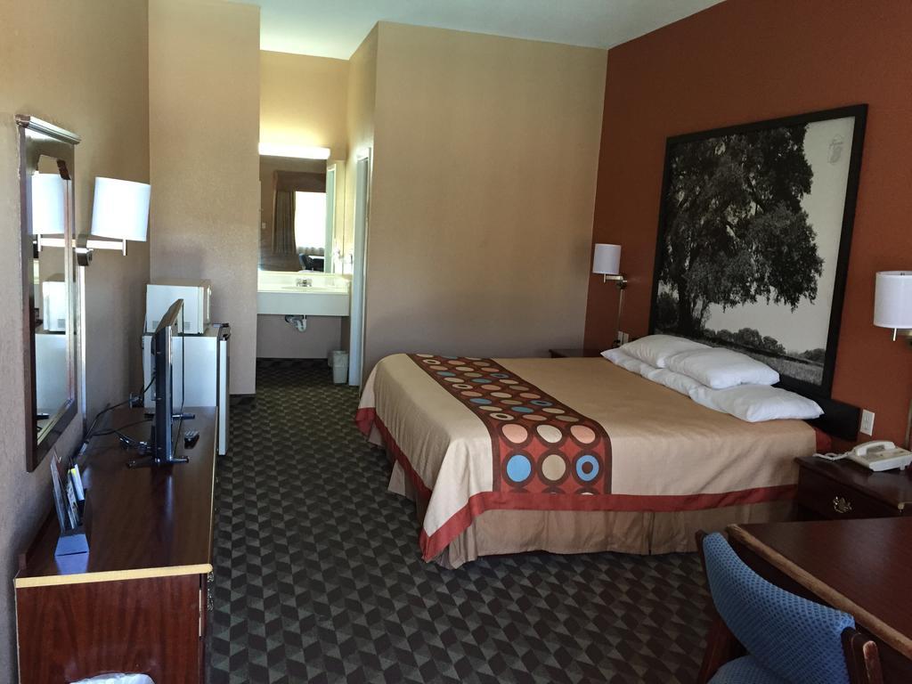 Super 8 by Wyndham Bastrop TX