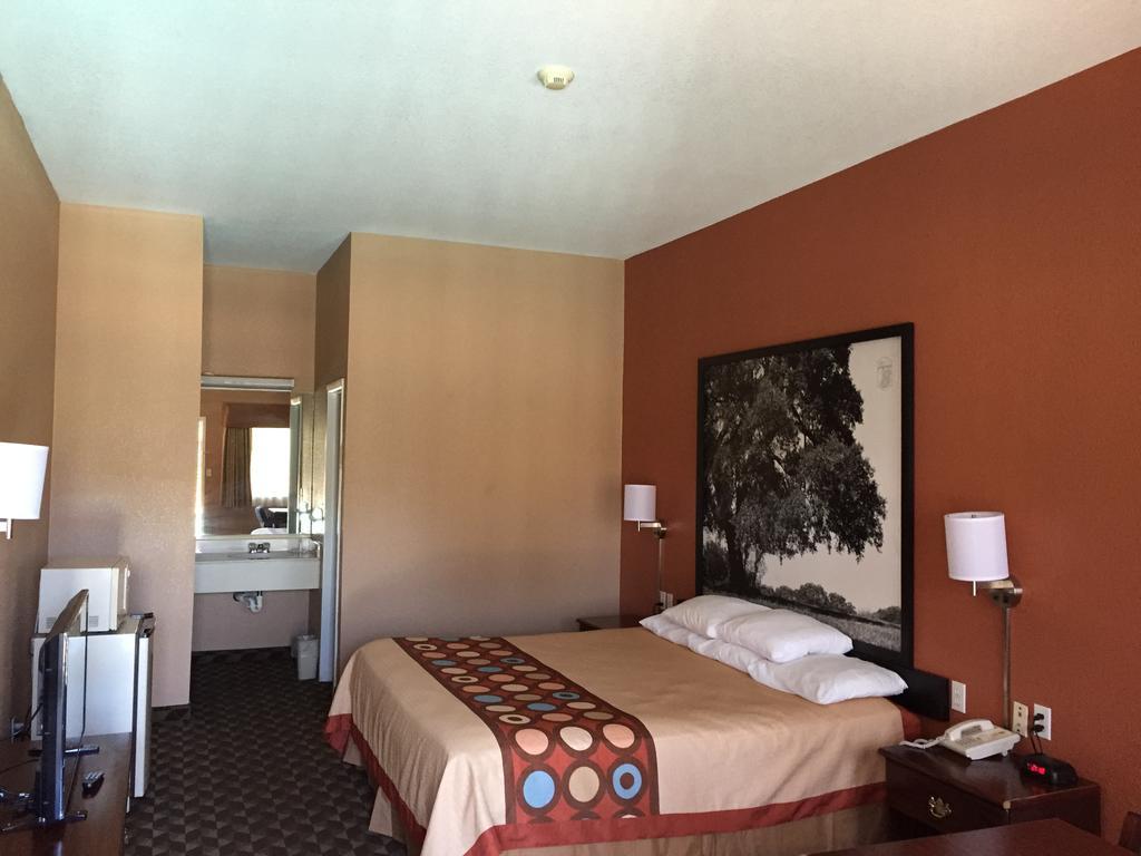 Super 8 by Wyndham Bastrop TX