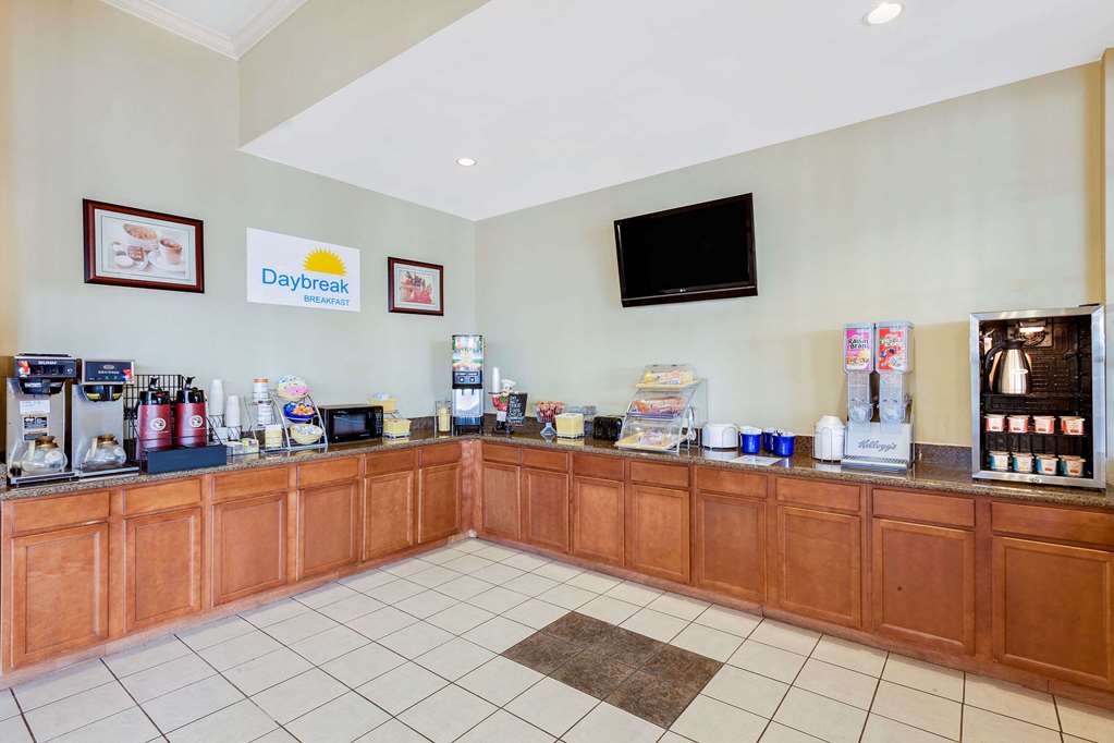 Days Inn by Wyndham Bay City