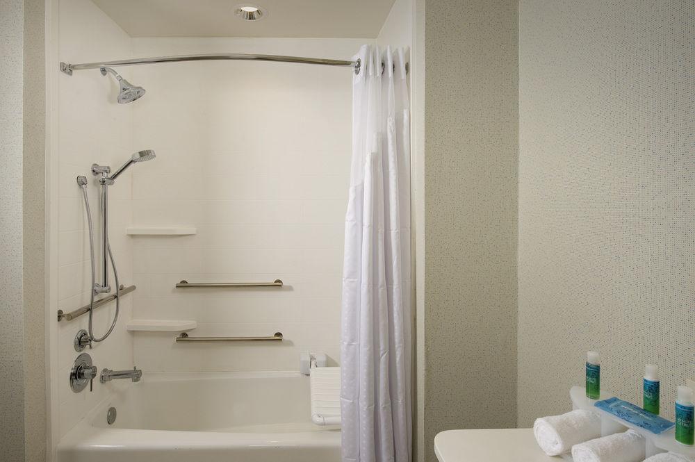 Holiday Inn Express & Suites Bay City