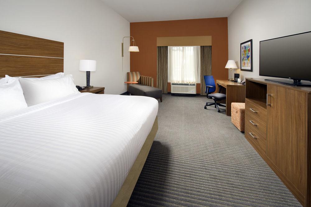 Holiday Inn Express & Suites Bay City
