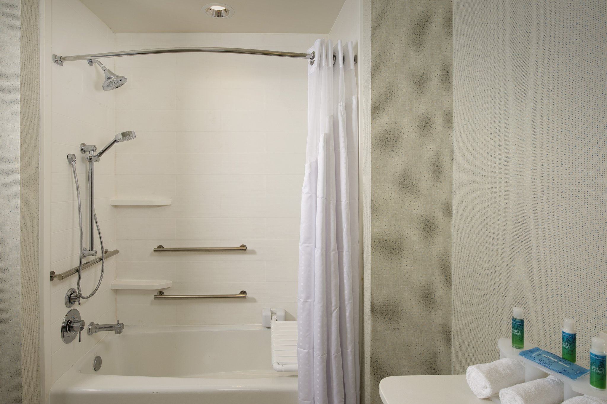 Holiday Inn Express & Suites Bay City