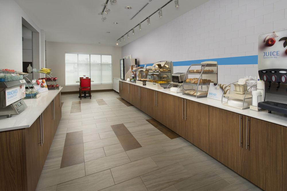 Holiday Inn Express & Suites Bay City