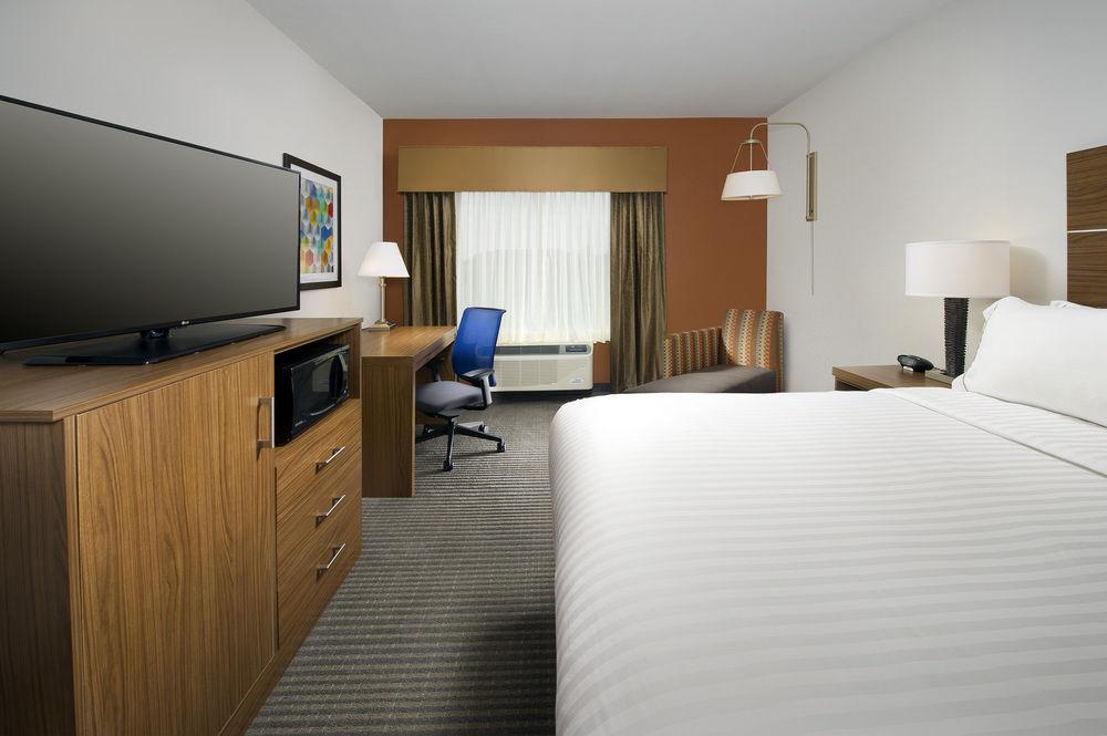 Holiday Inn Express & Suites Bay City