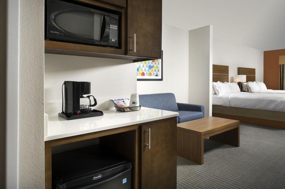 Holiday Inn Express & Suites Bay City