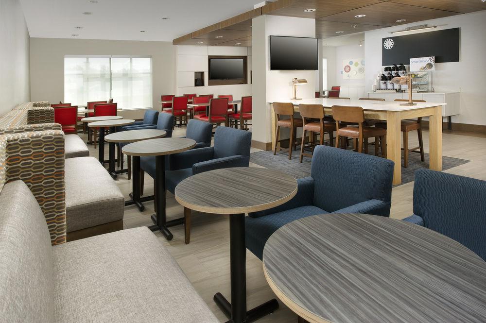 Holiday Inn Express & Suites Bay City