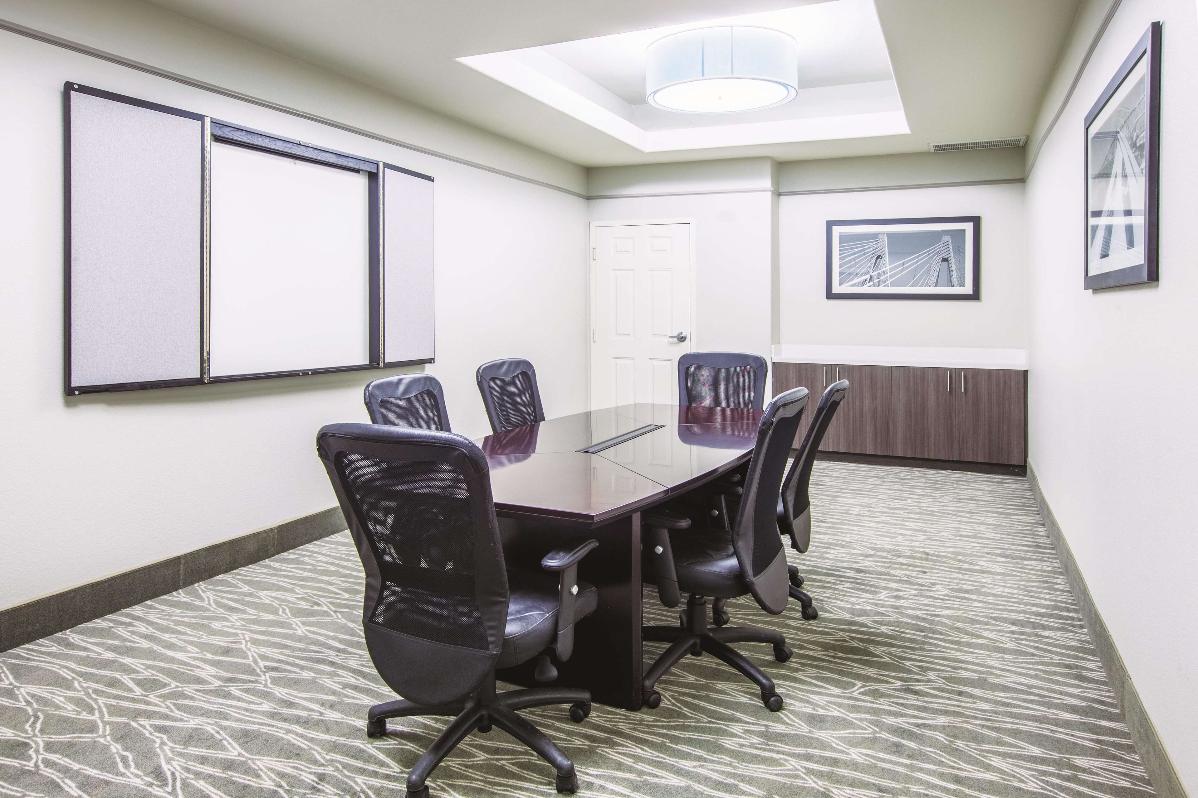 La Quinta Inn & Suites by Wyndham Bay City