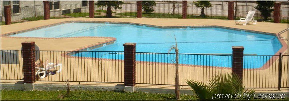 Bays Inn & Suites Baytown