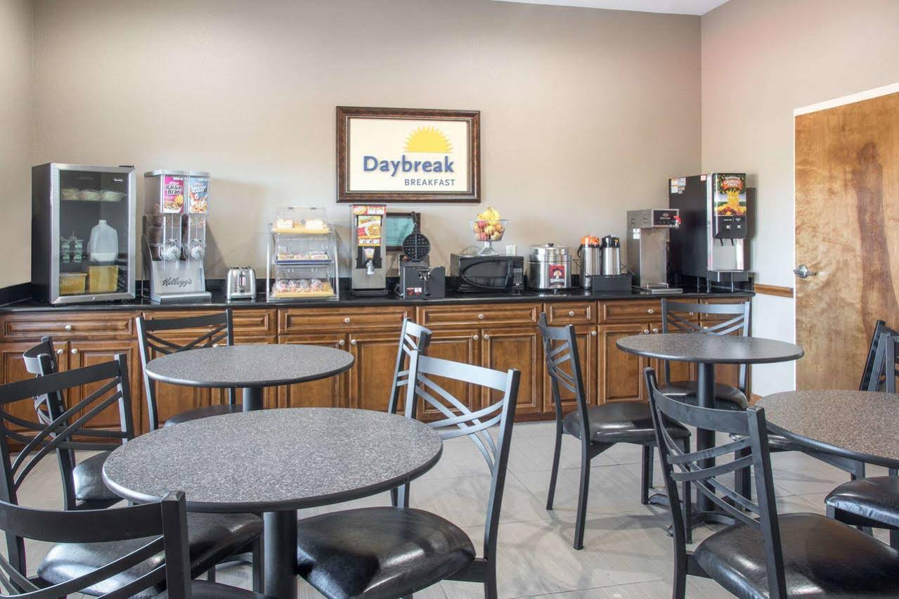 Days Inn by Wyndham Baytown East