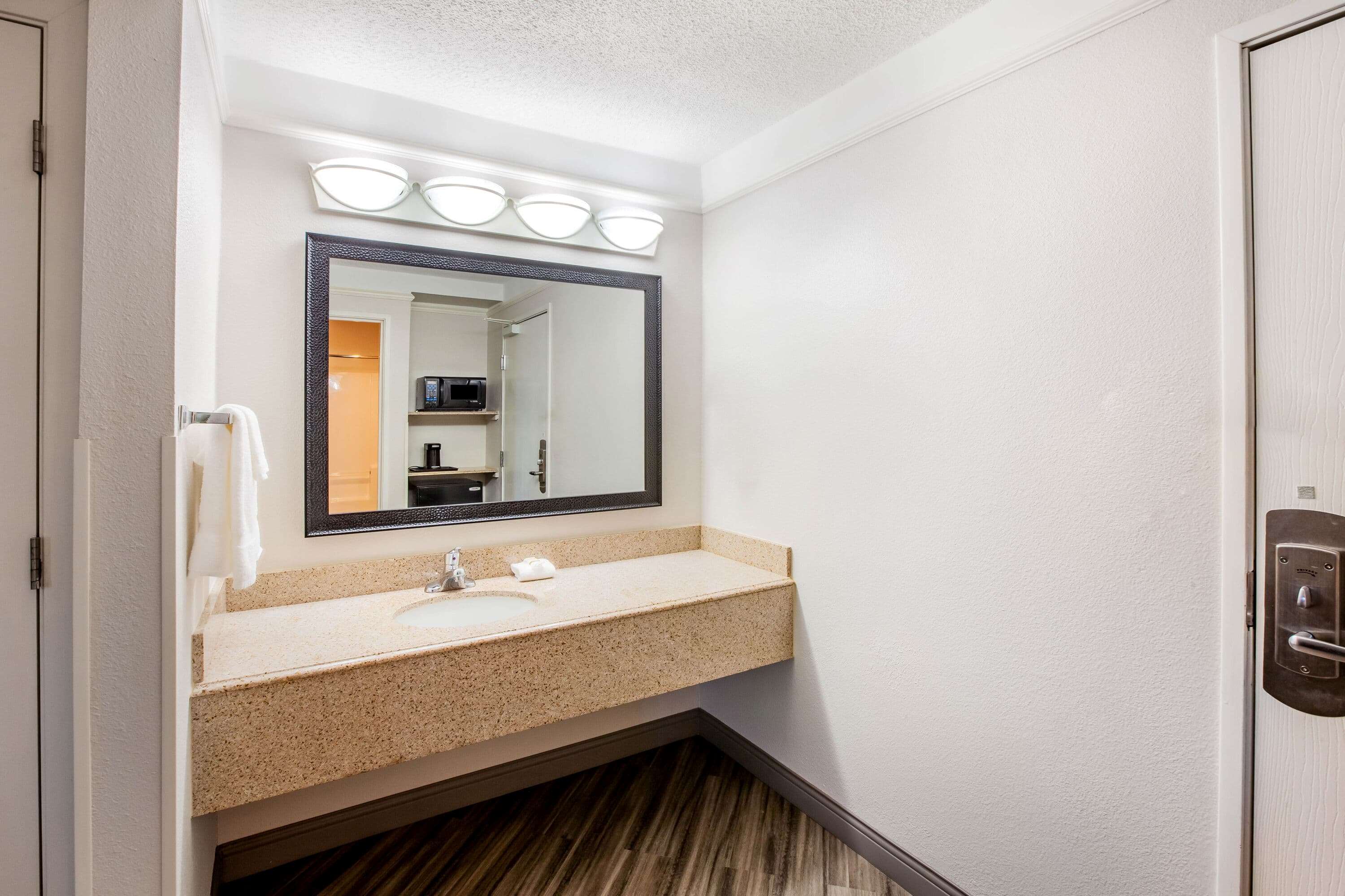 La Quinta Inn & Suites by Wyndham Houston Baytown East