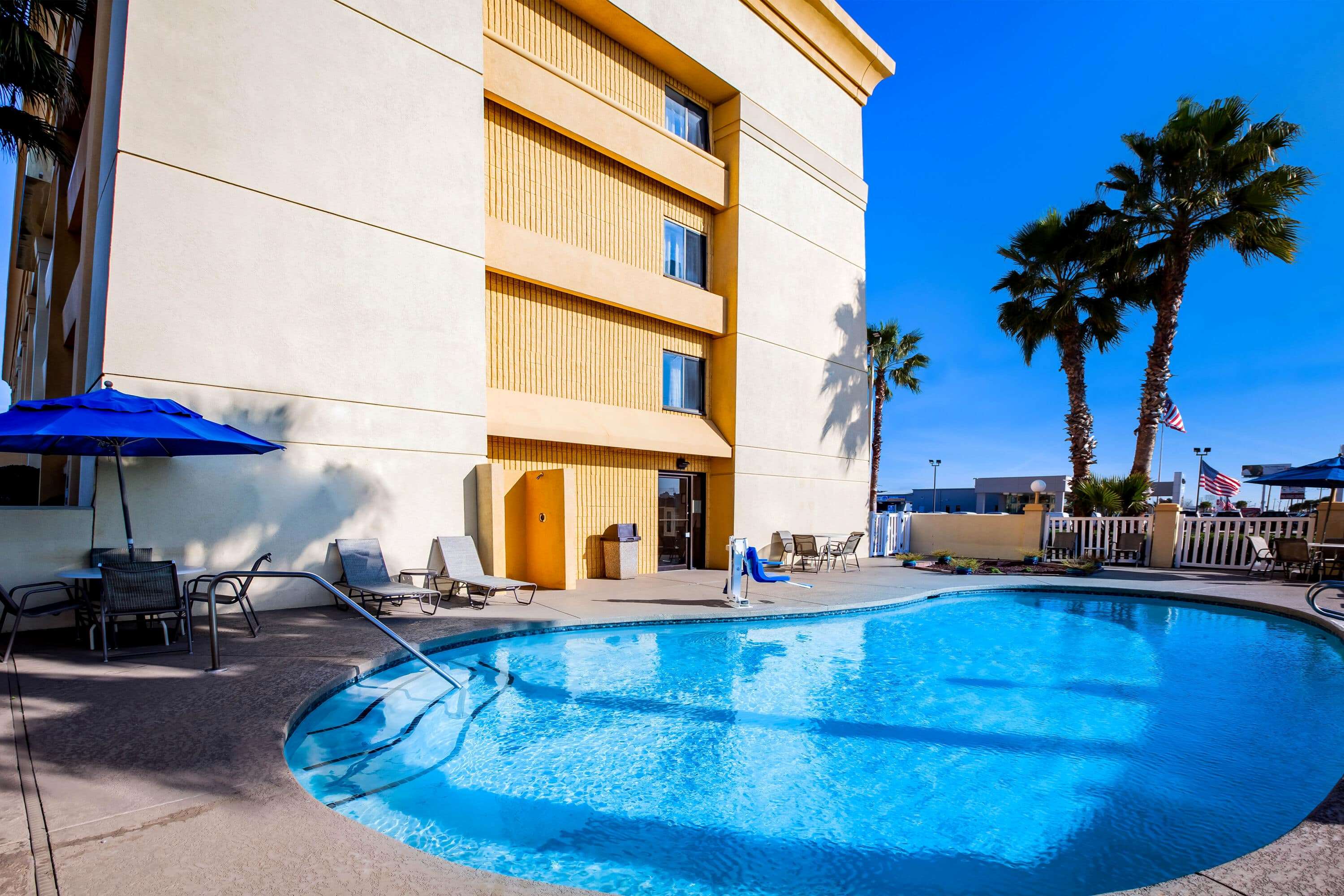 La Quinta Inn & Suites by Wyndham Houston Baytown East