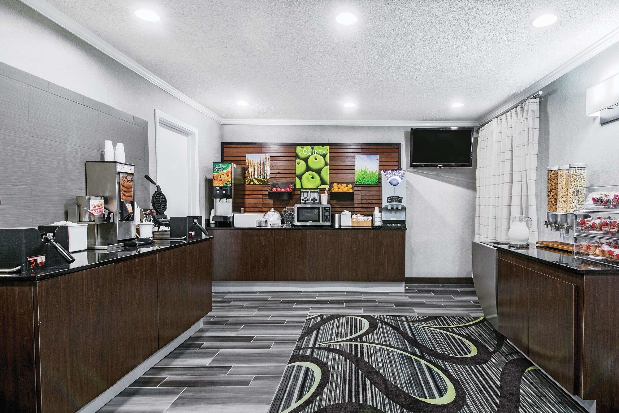 La Quinta Inn & Suites by Wyndham Houston Baytown East
