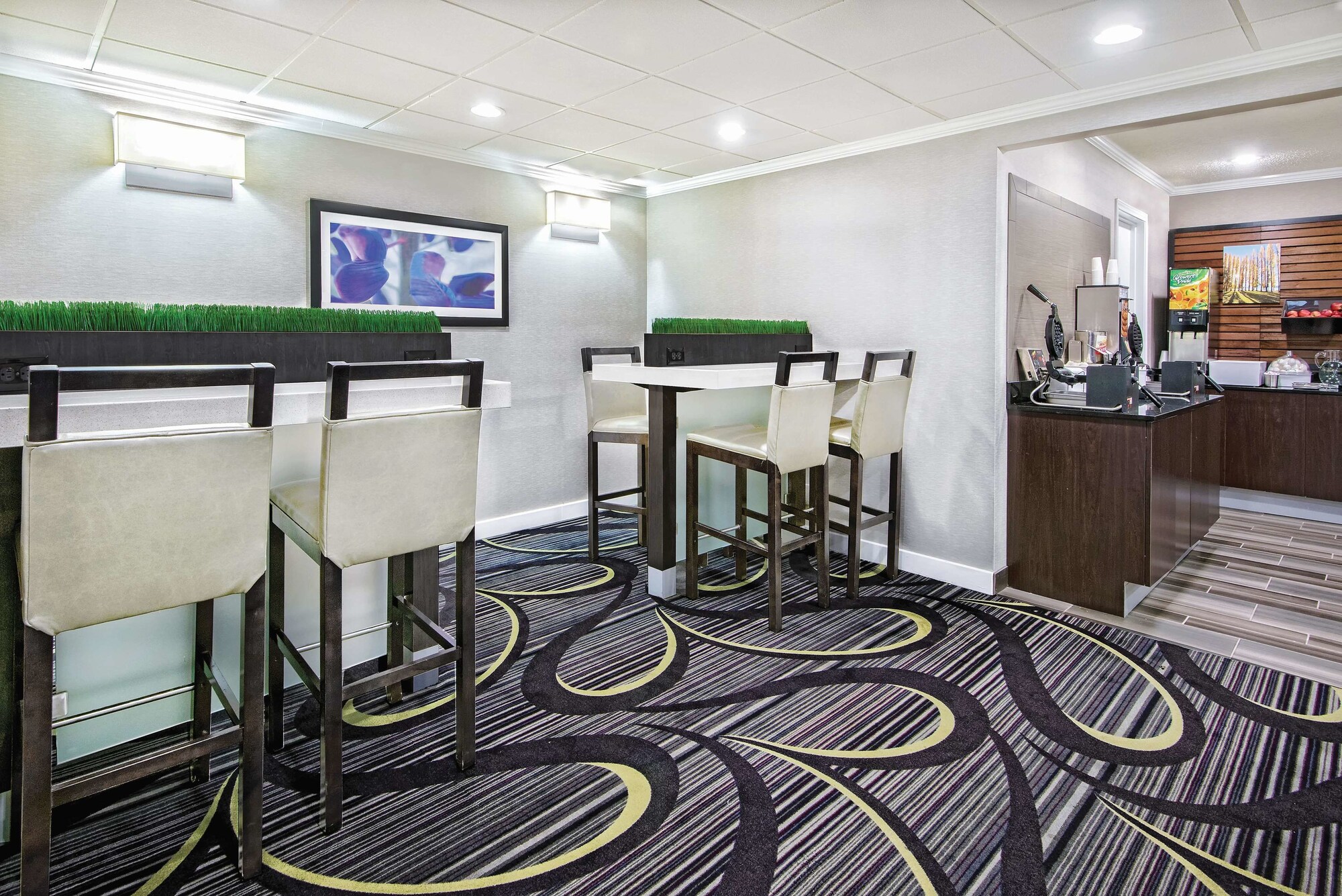 La Quinta Inn & Suites by Wyndham Houston Baytown East