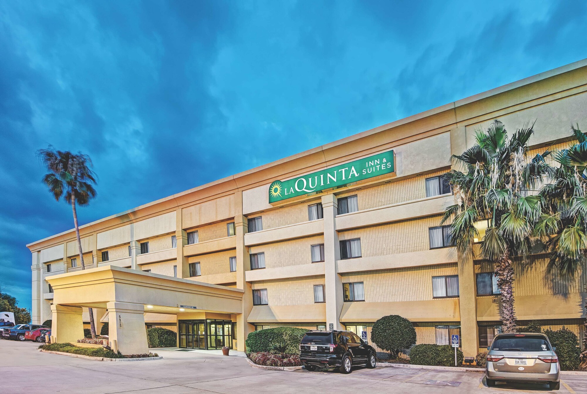 La Quinta Inn & Suites by Wyndham Houston Baytown East