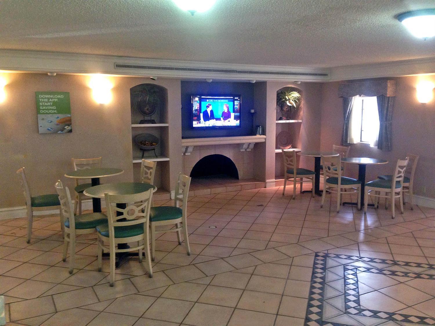 Motel 6 Baytown, TX - Garth Rd