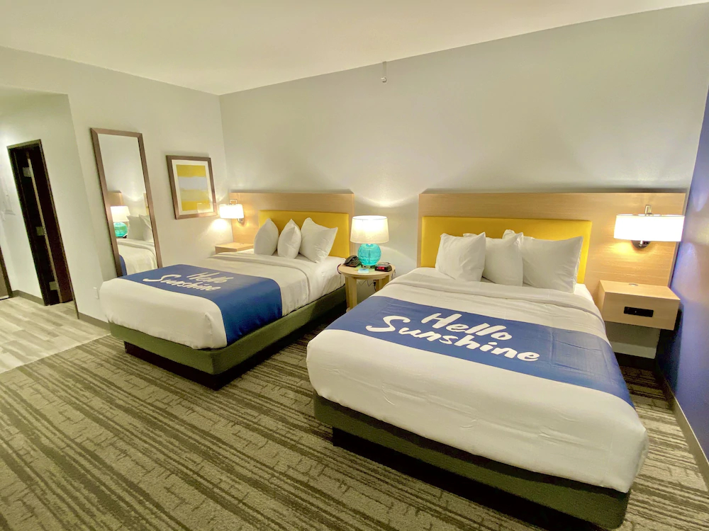 Days Inn & Suites by Wyndham Beaumont West / I-10 & Walden
