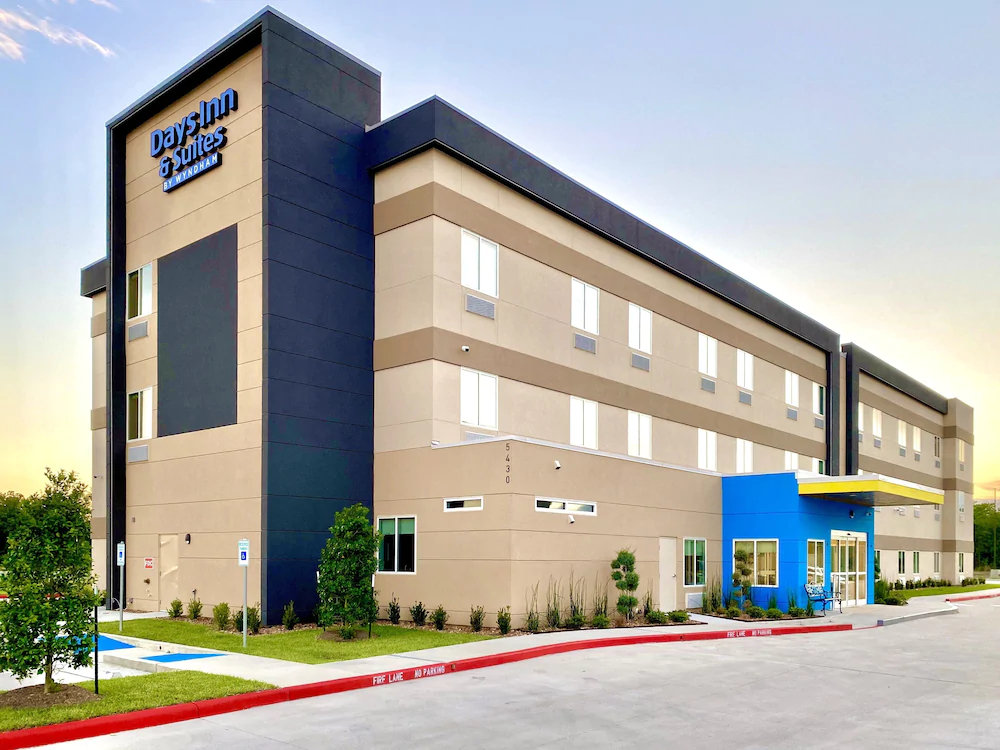 Days Inn & Suites by Wyndham Beaumont West / I-10 & Walden