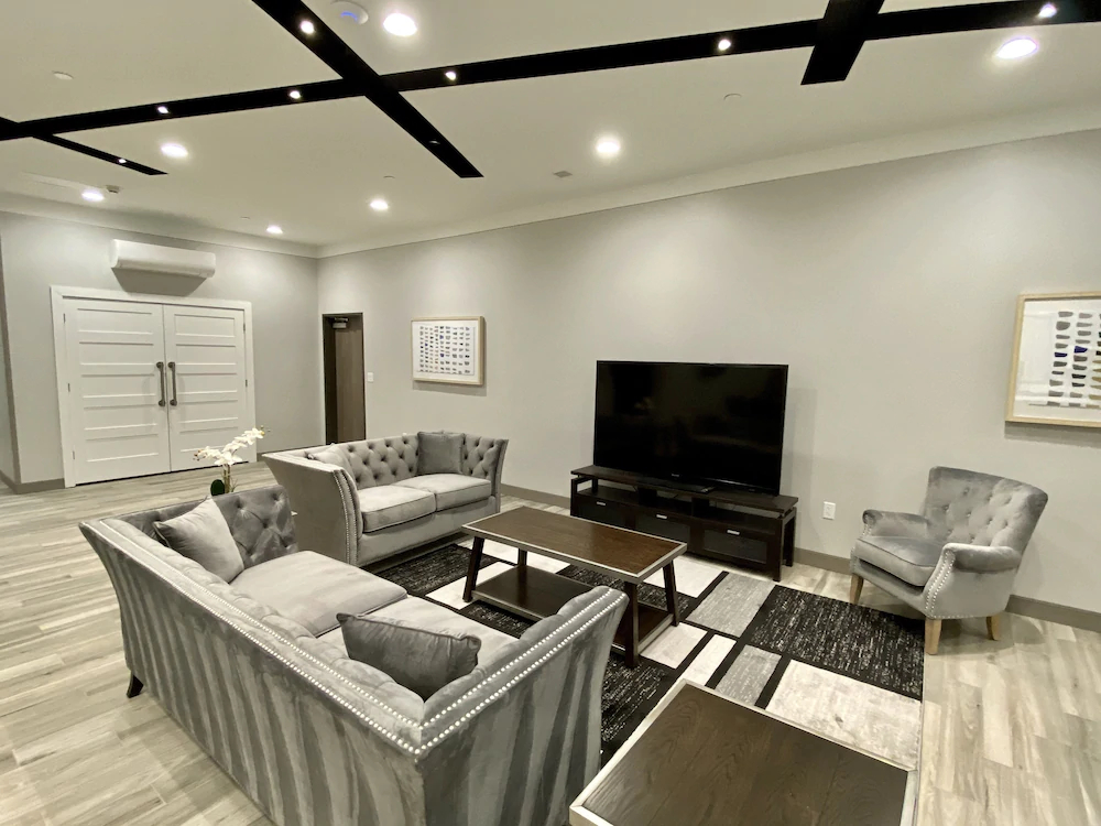 Days Inn & Suites by Wyndham Beaumont West / I-10 & Walden