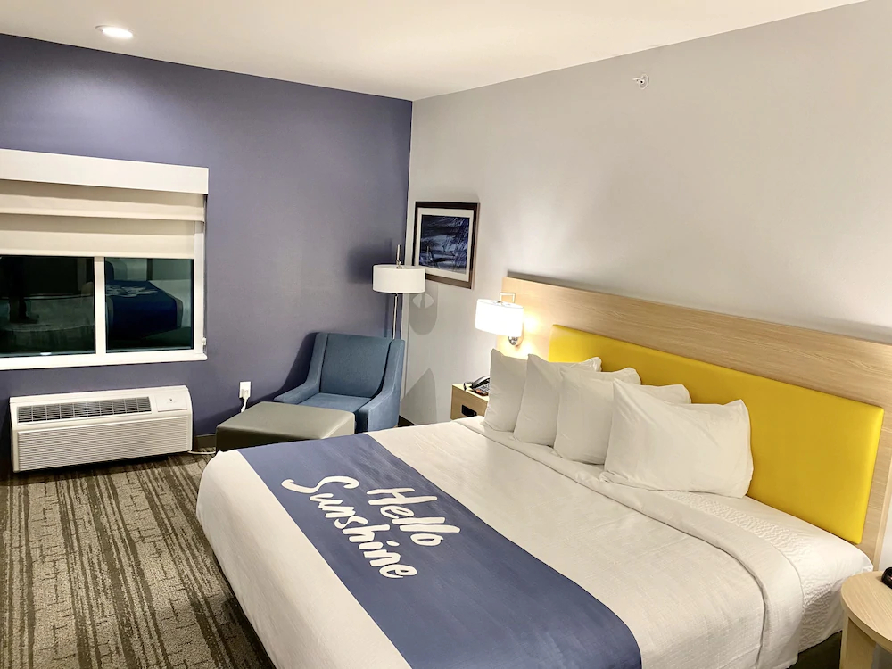 Days Inn & Suites by Wyndham Beaumont West / I-10 & Walden