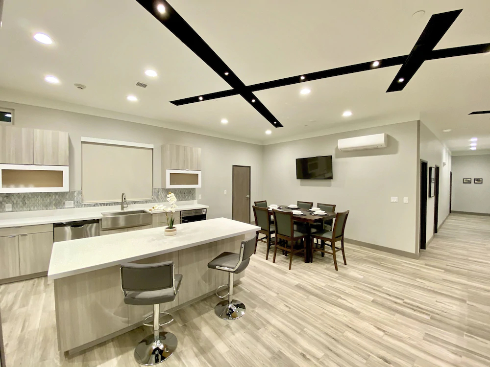 Days Inn & Suites by Wyndham Beaumont West / I-10 & Walden