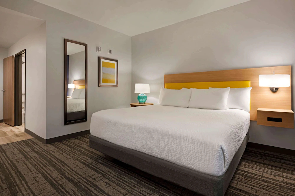 Days Inn & Suites by Wyndham Beaumont West / I-10 & Walden