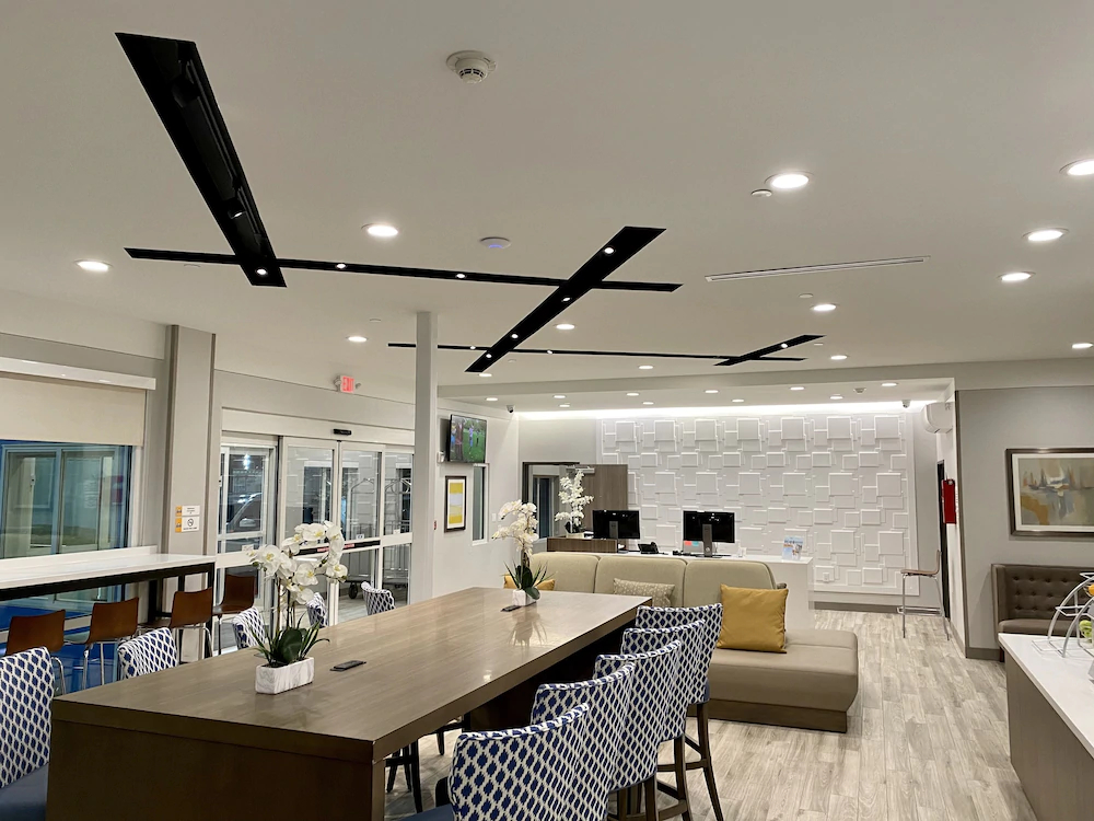 Days Inn & Suites by Wyndham Beaumont West / I-10 & Walden